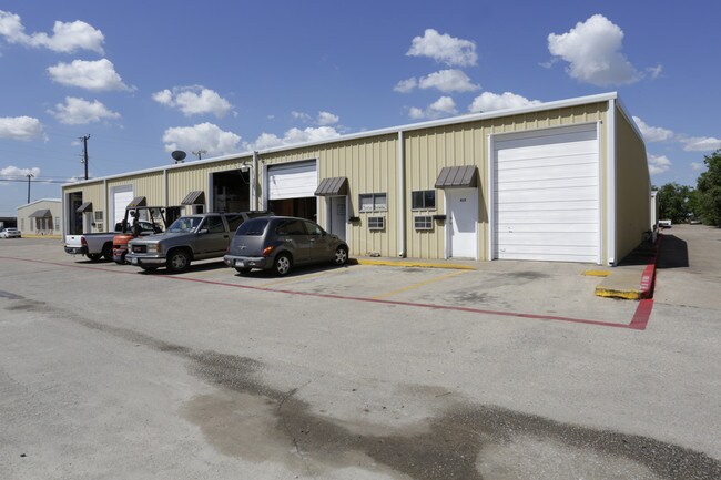 More details for 415-453 N Briery Rd, Irving, TX - Industrial for Lease