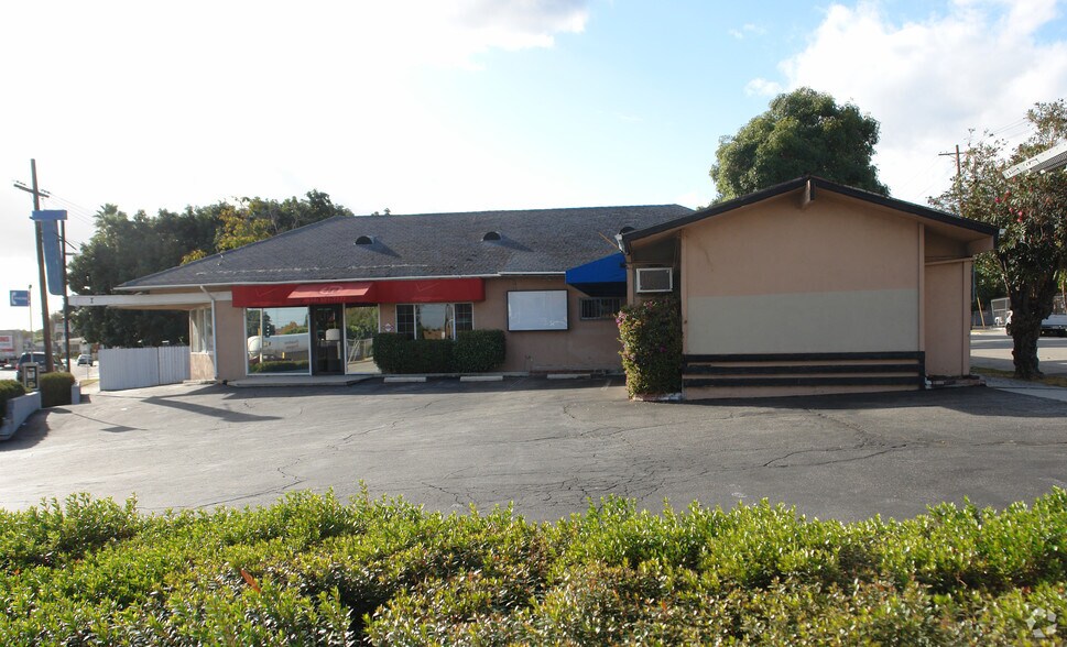 281 Altadena Dr, Pasadena, CA à louer - Photo du bâtiment - Image 3 de 3
