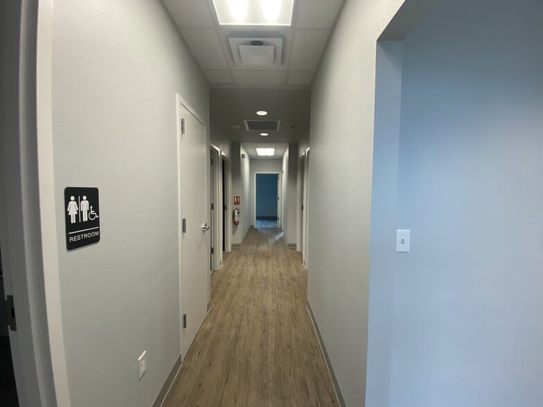 1890 N Stonebridge Dr, McKinney, TX for sale - Building Photo - Image 3 of 37