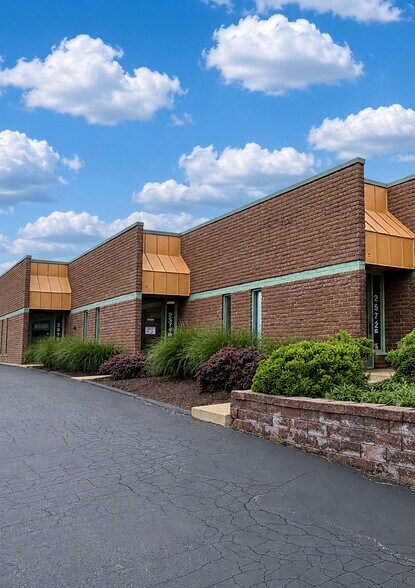 2560-2576 Metro Blvd, Maryland Heights, MO à vendre - Photo du bâtiment - Image 3 de 4