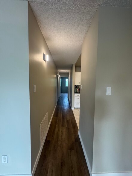 5004A 50 St, Beaumont, AB for lease - Building Photo - Image 3 of 7