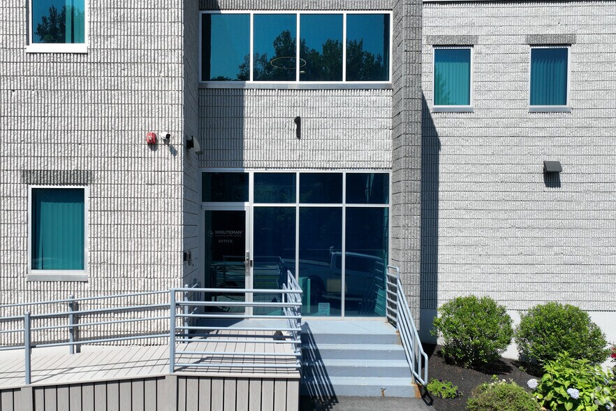 1 Connector Rd, Andover, MA à vendre - Photo du bâtiment - Image 3 de 4