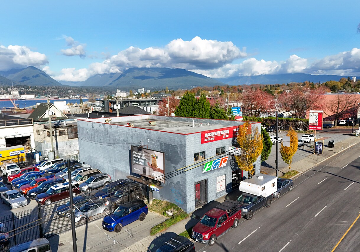 1881 E Hastings St, Vancouver, BC à vendre Photo du bâtiment- Image 1 de 8