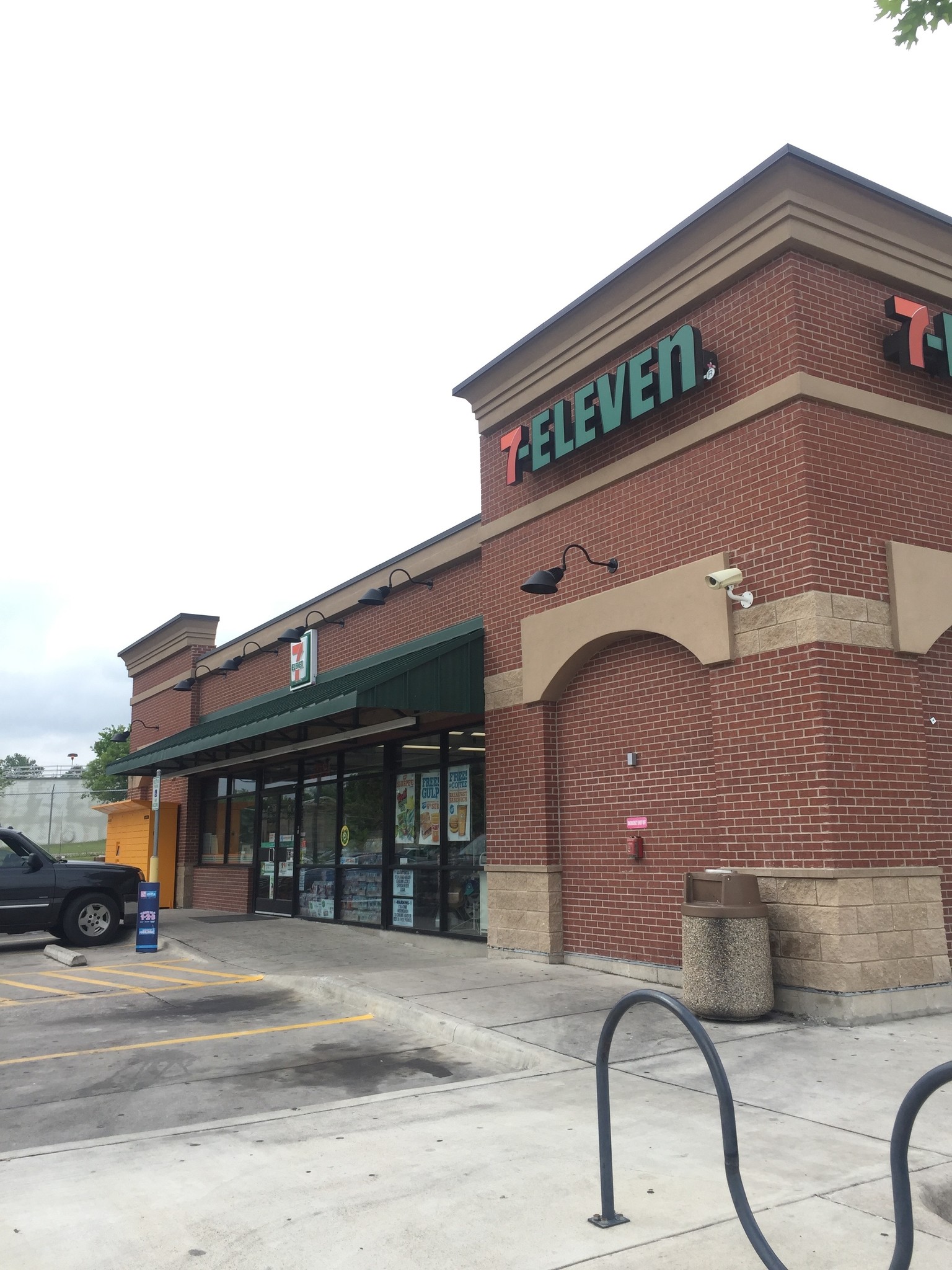 7 Eleven, Austin, TX for sale Building Photo- Image 1 of 1