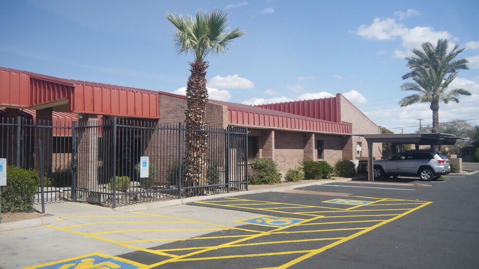8618 N 35th Ave, Phoenix, AZ à louer - Photo du bâtiment - Image 1 de 4