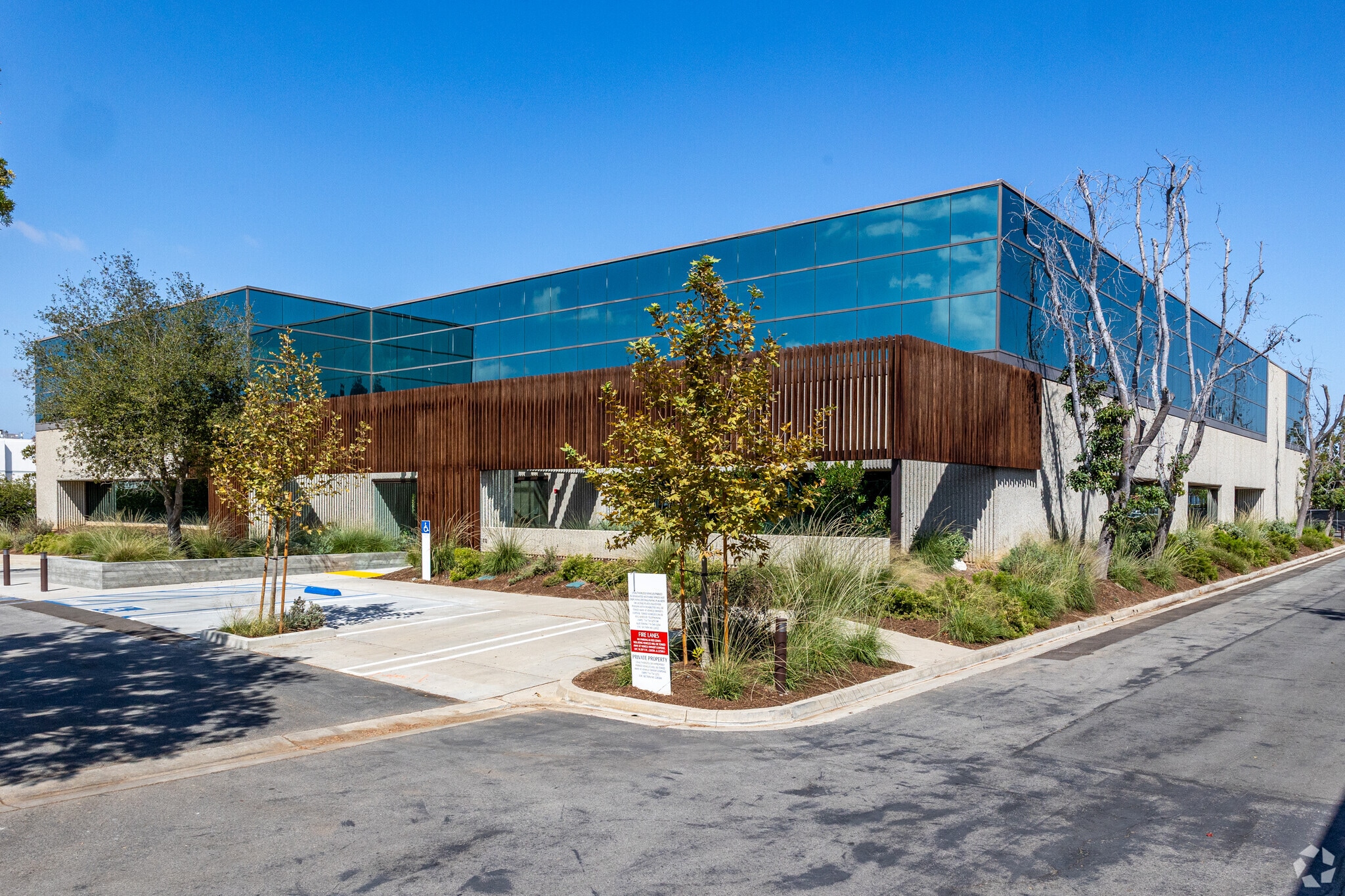 200 E Baker St, Costa Mesa, CA for lease Primary Photo- Image 1 of 33