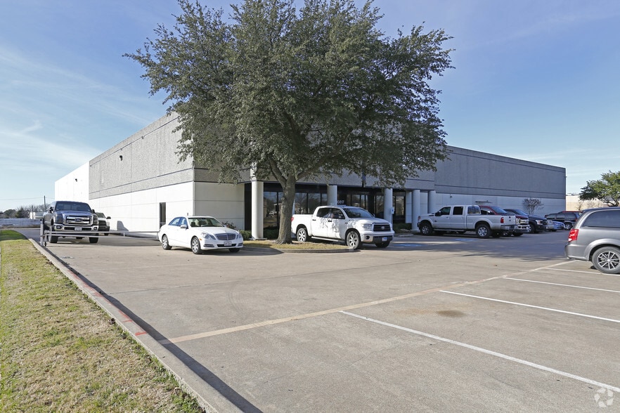 10817 Sanden Dr, Dallas, TX for lease - Primary Photo - Image 1 of 5