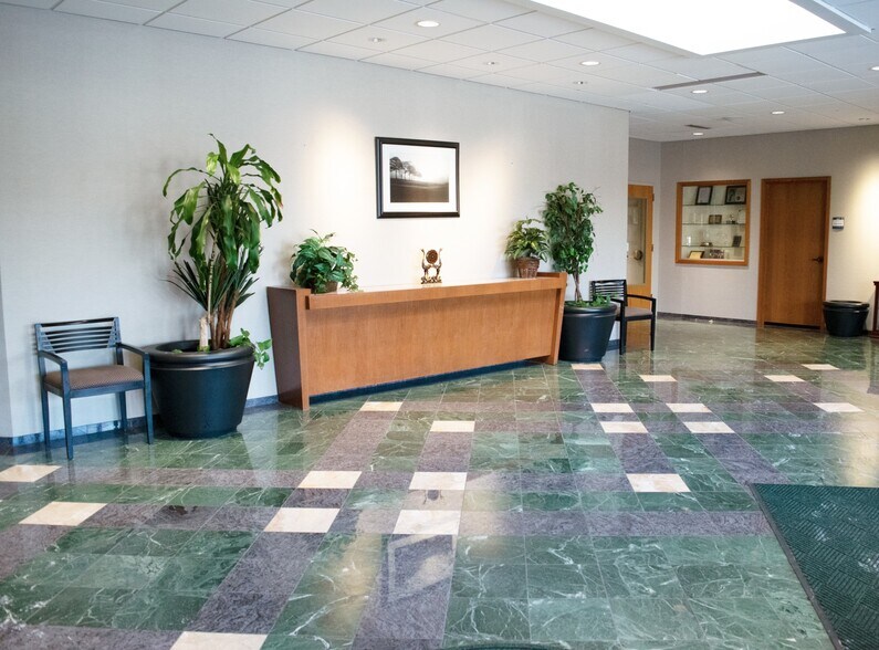 11780 Borman Dr, Maryland Heights, MO à louer - Hall d’entrée - Image 3 de 16