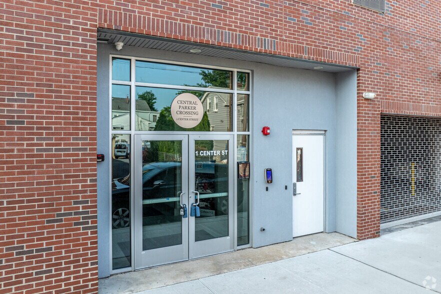 1 Center St, Clifton, NJ à louer - Photo du bâtiment - Image 3 de 33