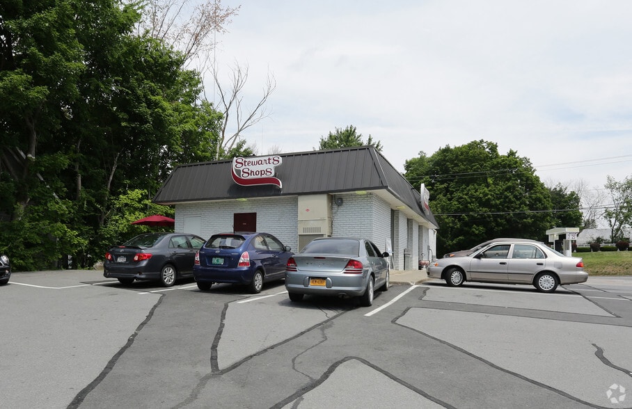 985 Hoosick Rd, Troy, NY for sale - Building Photo - Image 2 of 4
