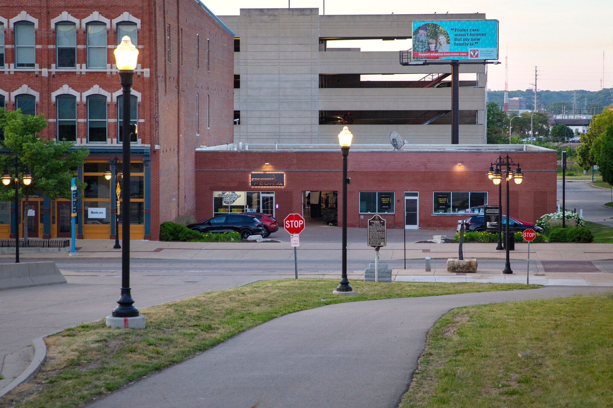 428 SW Washington St, Peoria, IL for lease Building Photo- Image 1 of 16
