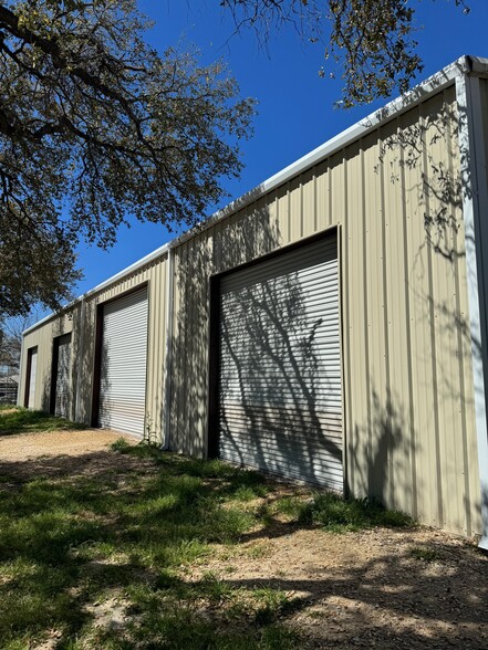 354 Wallace St, Dripping Springs, TX for lease - Building Photo - Image 2 of 11