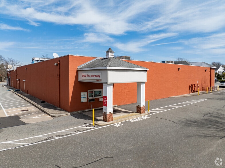 107-115 S Country Rd, Bellport Village, NY à louer - Photo du bâtiment - Image 3 de 5