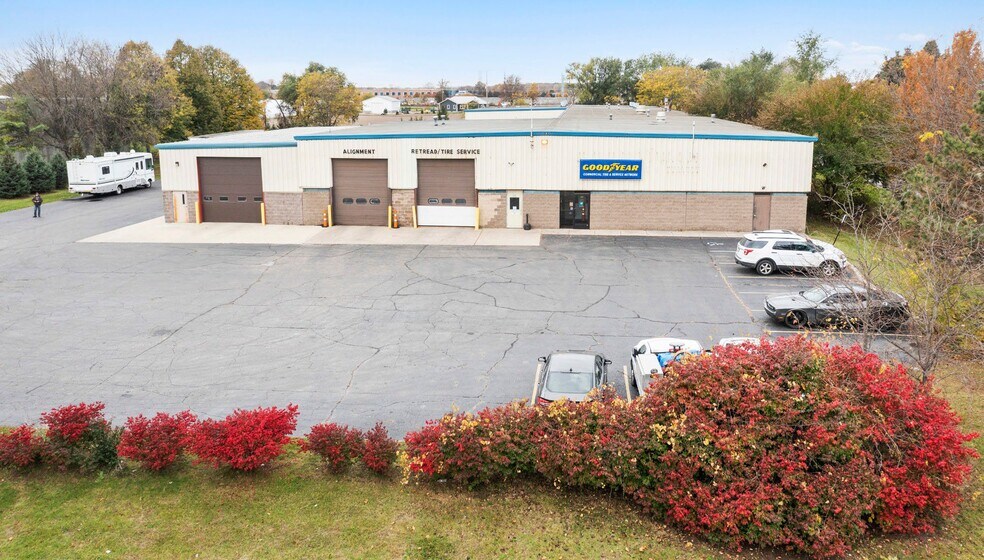 8881 Samuel Barton Dr, Belleville, MI à vendre - Photo du bâtiment - Image 3 de 5