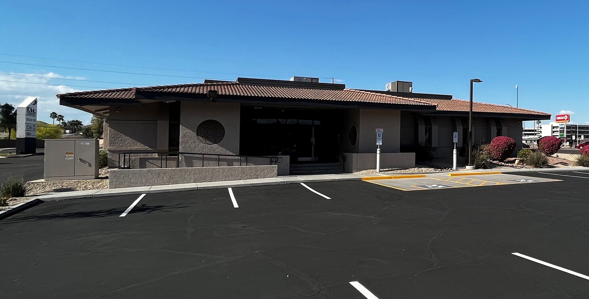 5065 E Elliot Rd, Phoenix, AZ à vendre Photo du bâtiment- Image 1 de 10