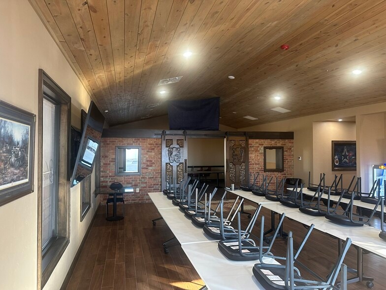 400 SE Stafford St, Lawton, OK for sale - Interior Photo - Image 2 of 25