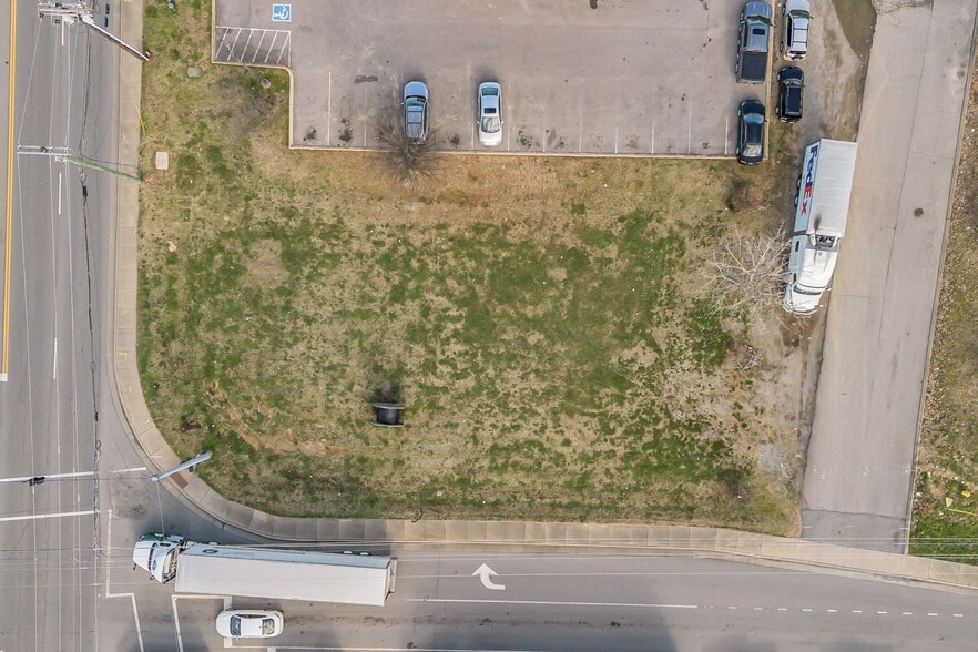 493 Waldron Rd, La Vergne, TN for lease - Building Photo - Image 2 of 8