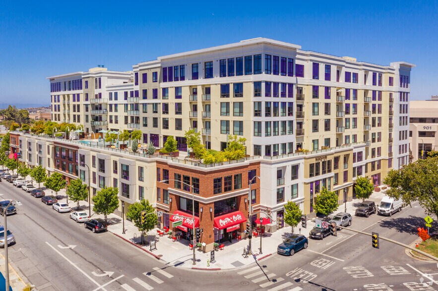 825 Marshall St, Redwood City, CA à louer - Photo du bâtiment - Image 1 de 1