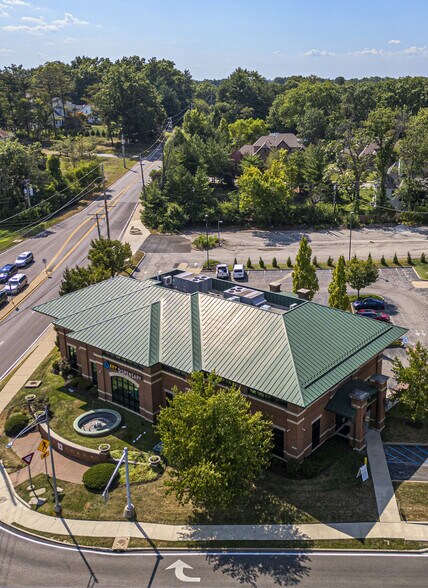 105 N Lindbergh Blvd, Creve Coeur, MO à vendre - Photo du bâtiment - Image 2 de 8