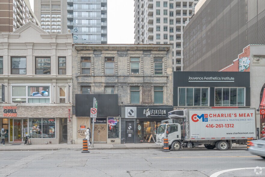 756 Yonge St, Toronto, ON à louer - Photo du bâtiment - Image 2 de 3