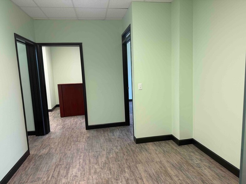 2550 Victory Blvd, Staten Island, NY for lease - Building Photo - Image 2 of 12