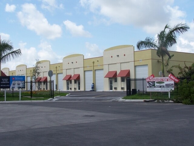 14262 SW 140th St, Miami, FL à louer - Photo du bâtiment - Image 2 de 3