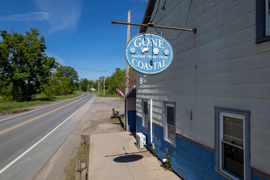 5345 Lee Center Taberg Rd, Lee Center, NY à vendre - Photo du bâtiment - Image 1 de 49