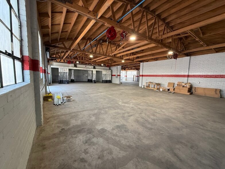 10301 - 10311 S La Cienega Blvd portfolio of 2 properties for sale on LoopNet.ca - Interior Photo - Image 2 of 12