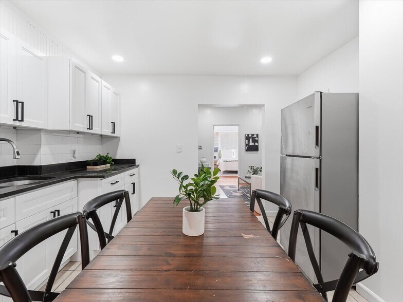 1021 Westside Ave, Jersey City, NJ for sale - Interior Photo - Image 3 of 21