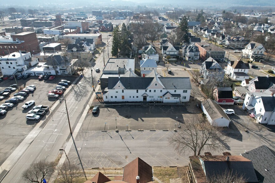 1105 Monroe St, Endicott, NY à vendre - Photo du bâtiment - Image 3 de 41