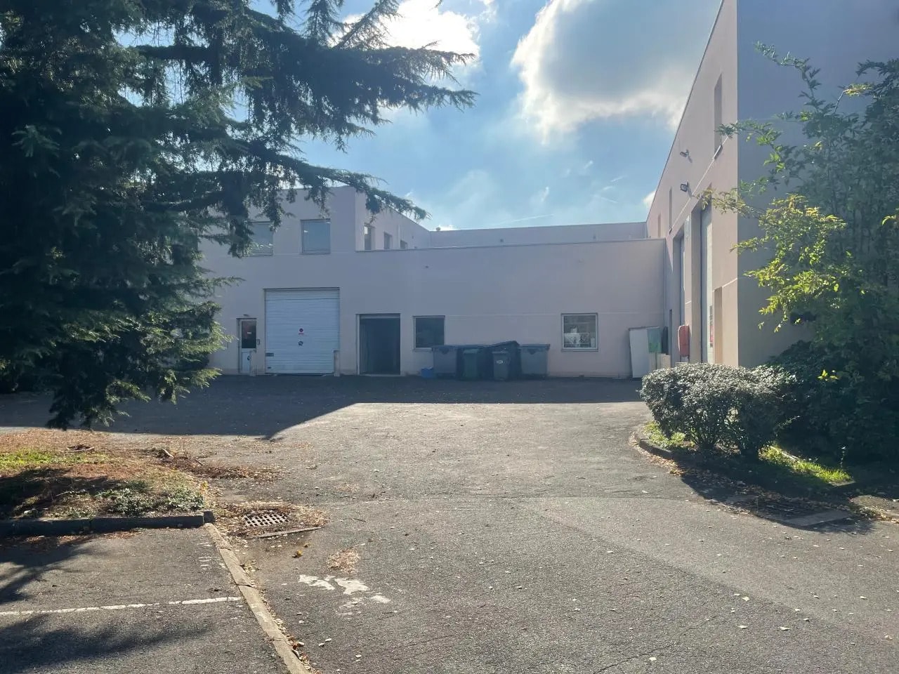 Flex in Nanterre for lease Building Photo- Image 1 of 13