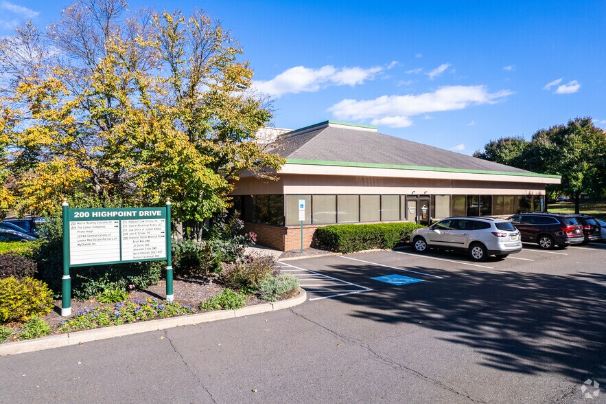 200 Highpoint Dr, Chalfont, PA à vendre - Photo du bâtiment - Image 2 de 25