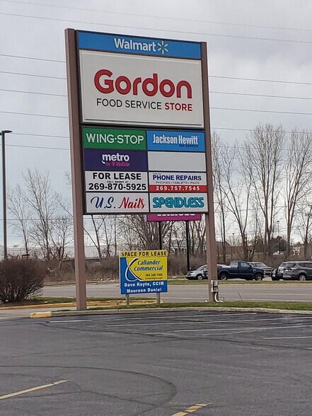 1380 Mall Dr, Benton Harbor, MI à louer - Photo du bâtiment - Image 2 de 5