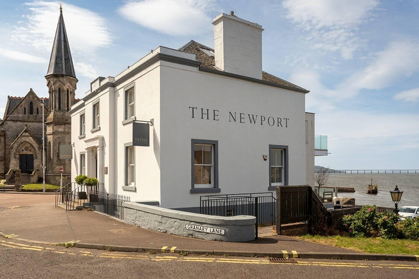 Newport Inn, Restaurant, and Gallery portefeuille de 2 propriétés à vendre sur LoopNet.ca Photo du bâtiment- Image 1 de 19