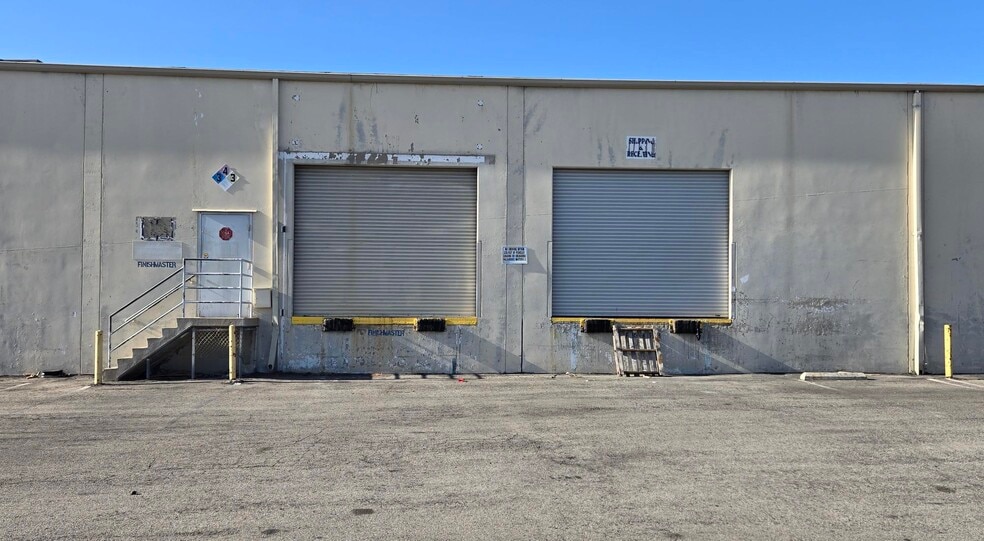 12878-12926 Pierce St, Pacoima, CA for lease - Building Photo - Image 2 of 6