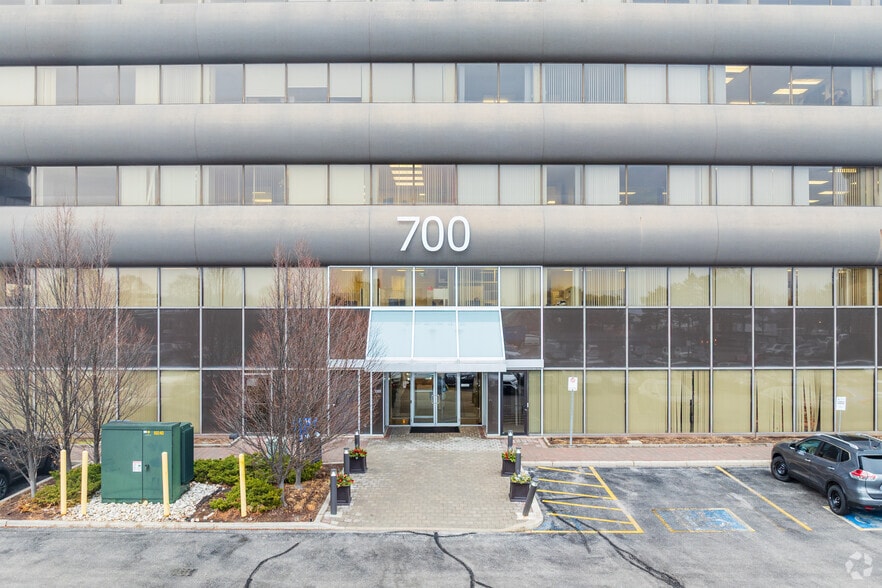 700 Dorval Dr, Oakville, ON for lease - Building Photo - Image 3 of 27