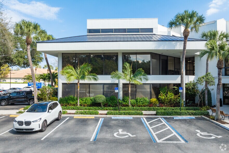 11000 Prosperity Farms Rd, Palm Beach Gardens, FL à louer - Photo du bâtiment - Image 3 de 6