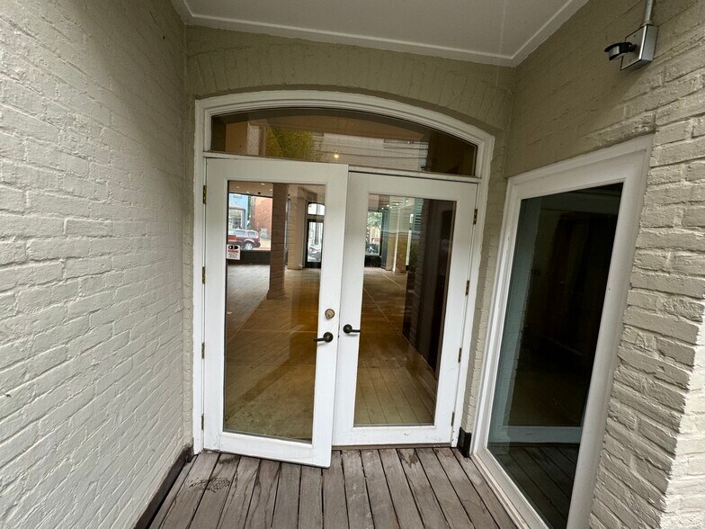 1626-1632 Wisconsin Ave NW, Washington, DC à louer - Photo du bâtiment - Image 2 de 12