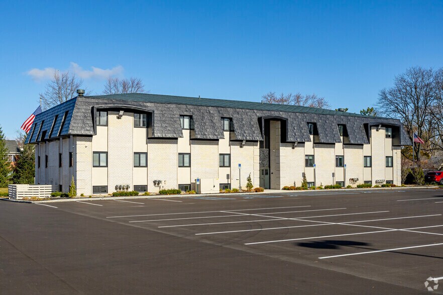 811 Oakwood Dr, Rochester, MI à louer - Photo du bâtiment - Image 2 de 11