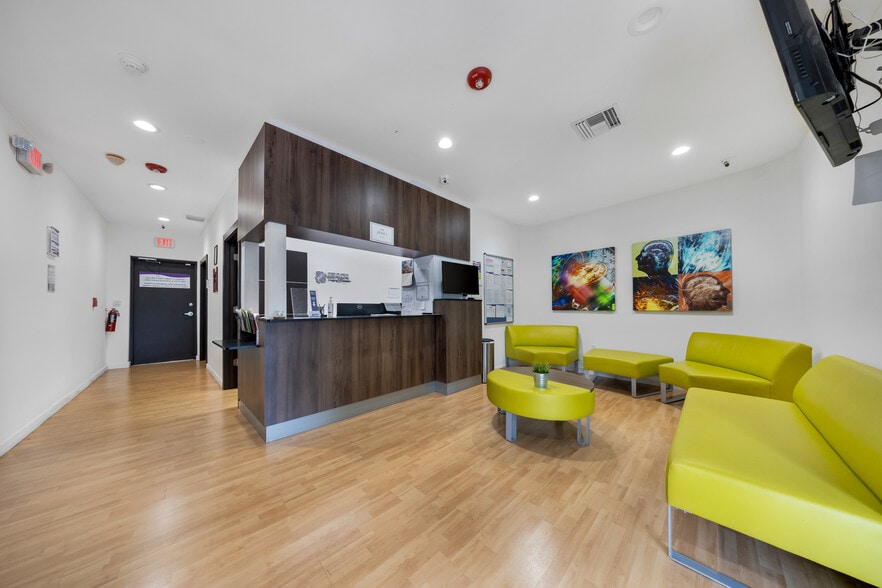 99 W 49th St, Hialeah, FL for lease - Interior Photo - Image 3 of 19