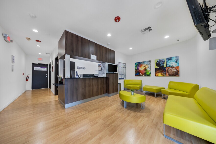 99 W 49th St, Hialeah, FL à louer - Photo intérieure - Image 3 de 19