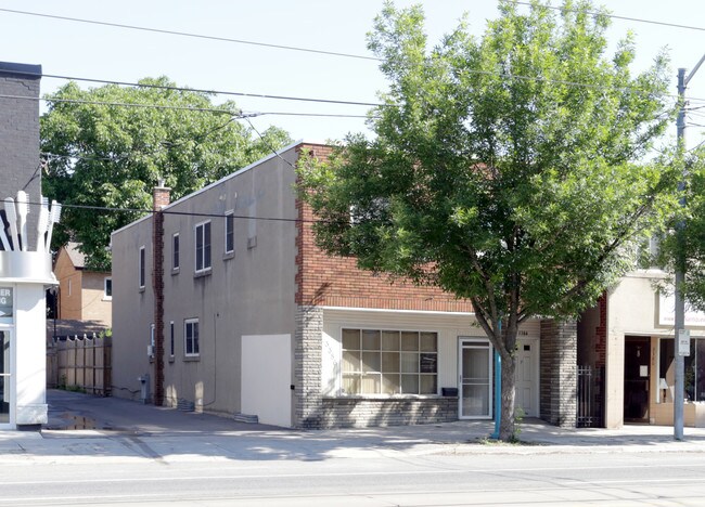 Plus de détails pour 3384-3386 Lake Shore Blvd W, Toronto, ON - Commerce de détail à vendre