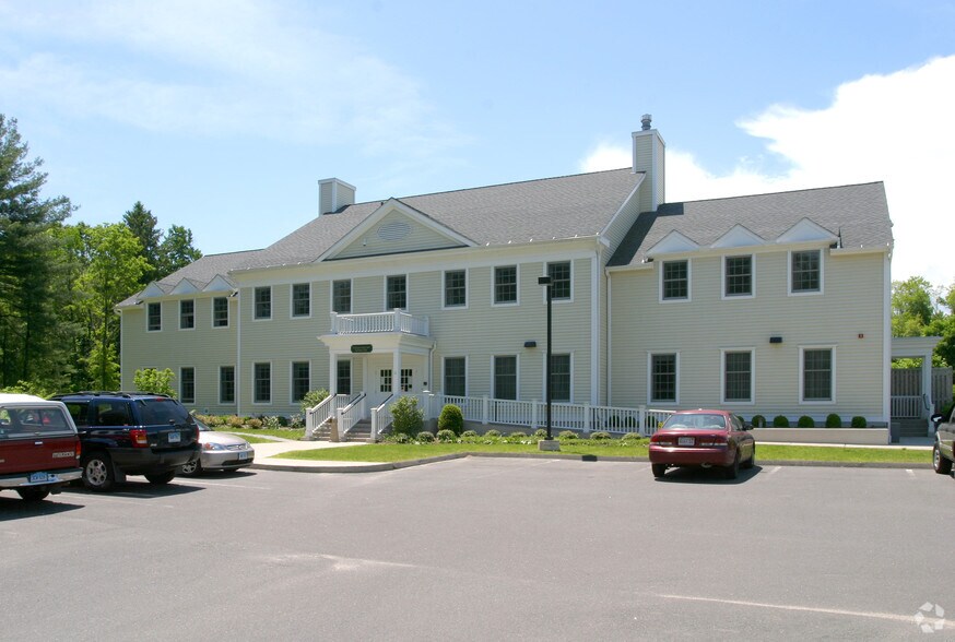 11 Melrose Dr, Farmington, CT à louer - Photo du bâtiment - Image 2 de 5