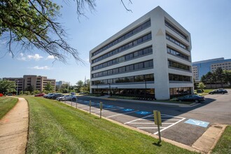 7927 Jones Branch Dr, McLean, VA à louer Photo du b timent- Image 1 de 1