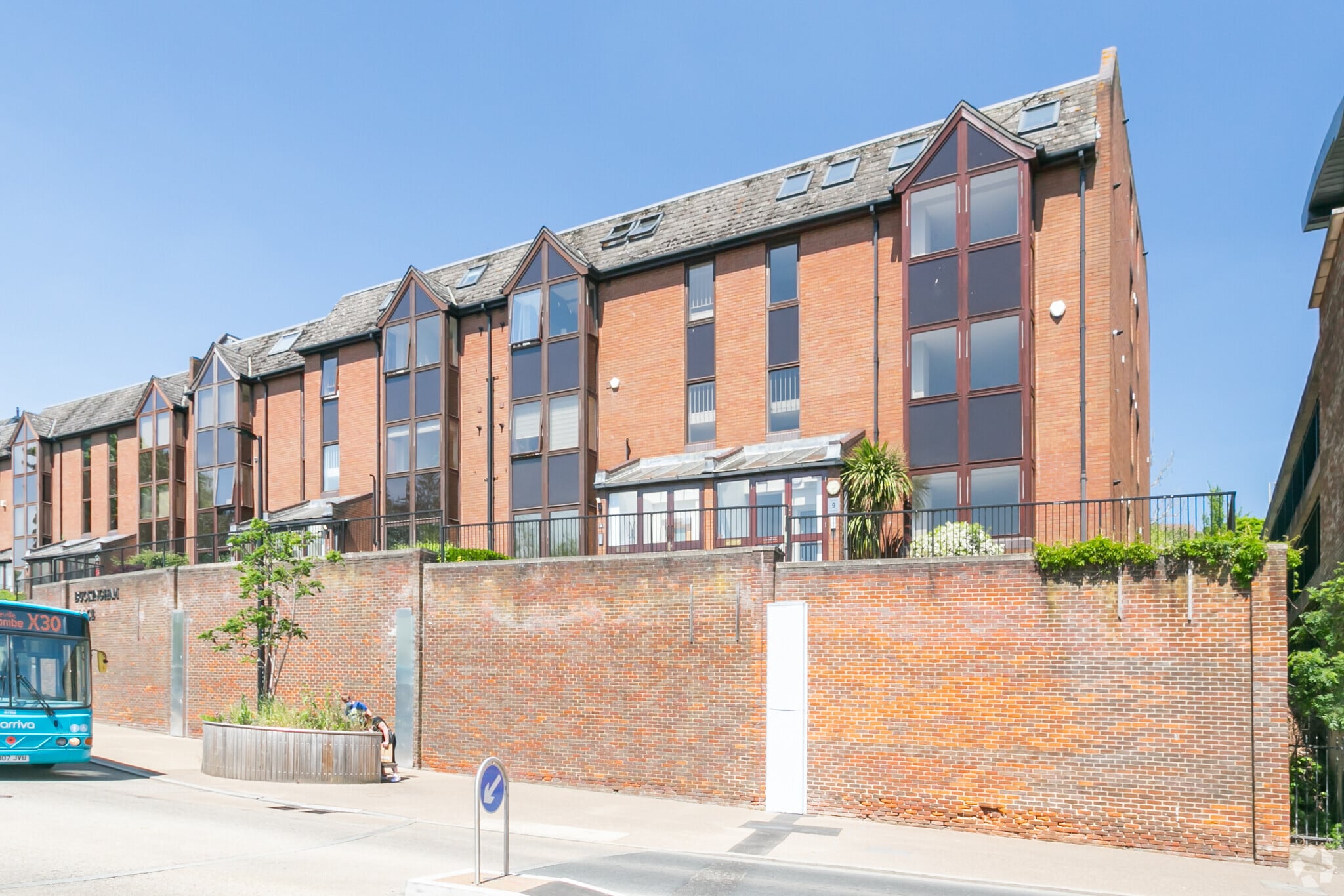 Bellfield Rd, High Wycombe à louer Photo principale- Image 1 de 8