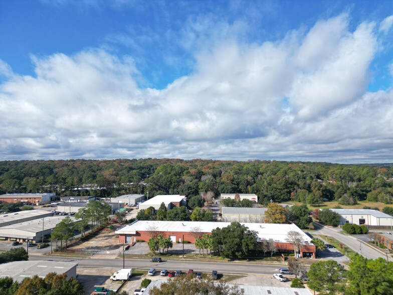840 Lakeside Dr, Mobile, AL à louer - Photo du bâtiment - Image 3 de 29