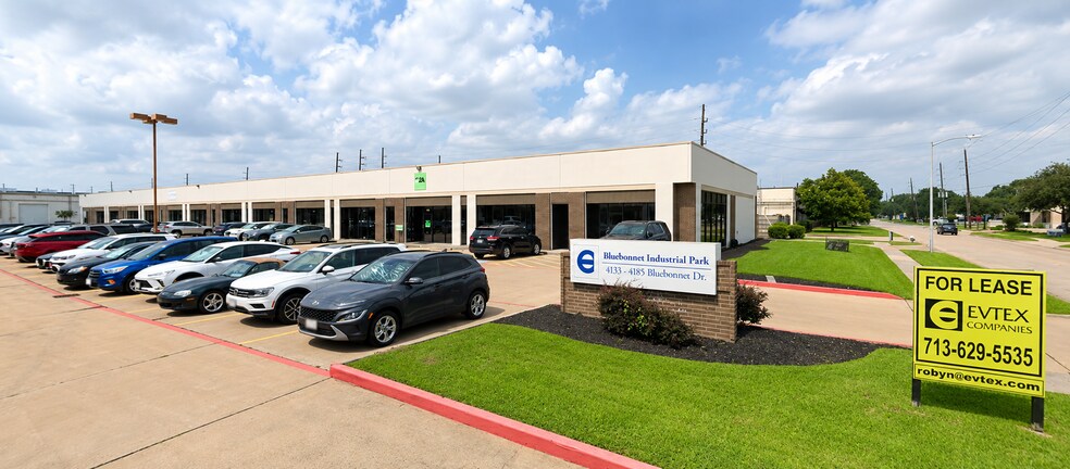 4133-4185 Bluebonnet Dr, Stafford, TX for lease - Building Photo - Image 3 of 5
