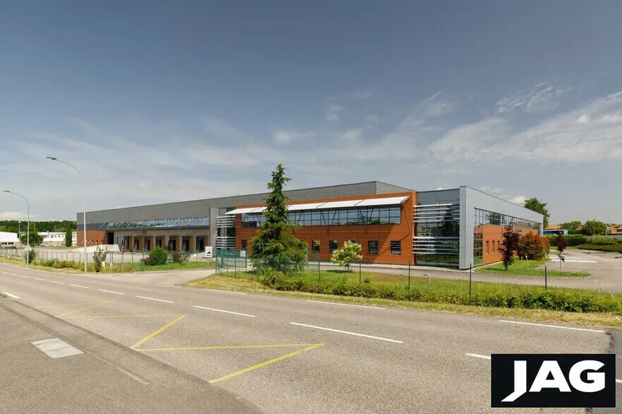 Bureau dans Miribel à louer - Photo du bâtiment - Image 2 de 10