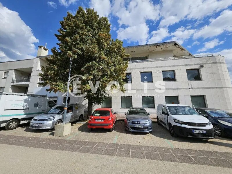 Flex in Sceaux for lease Building Photo- Image 1 of 26