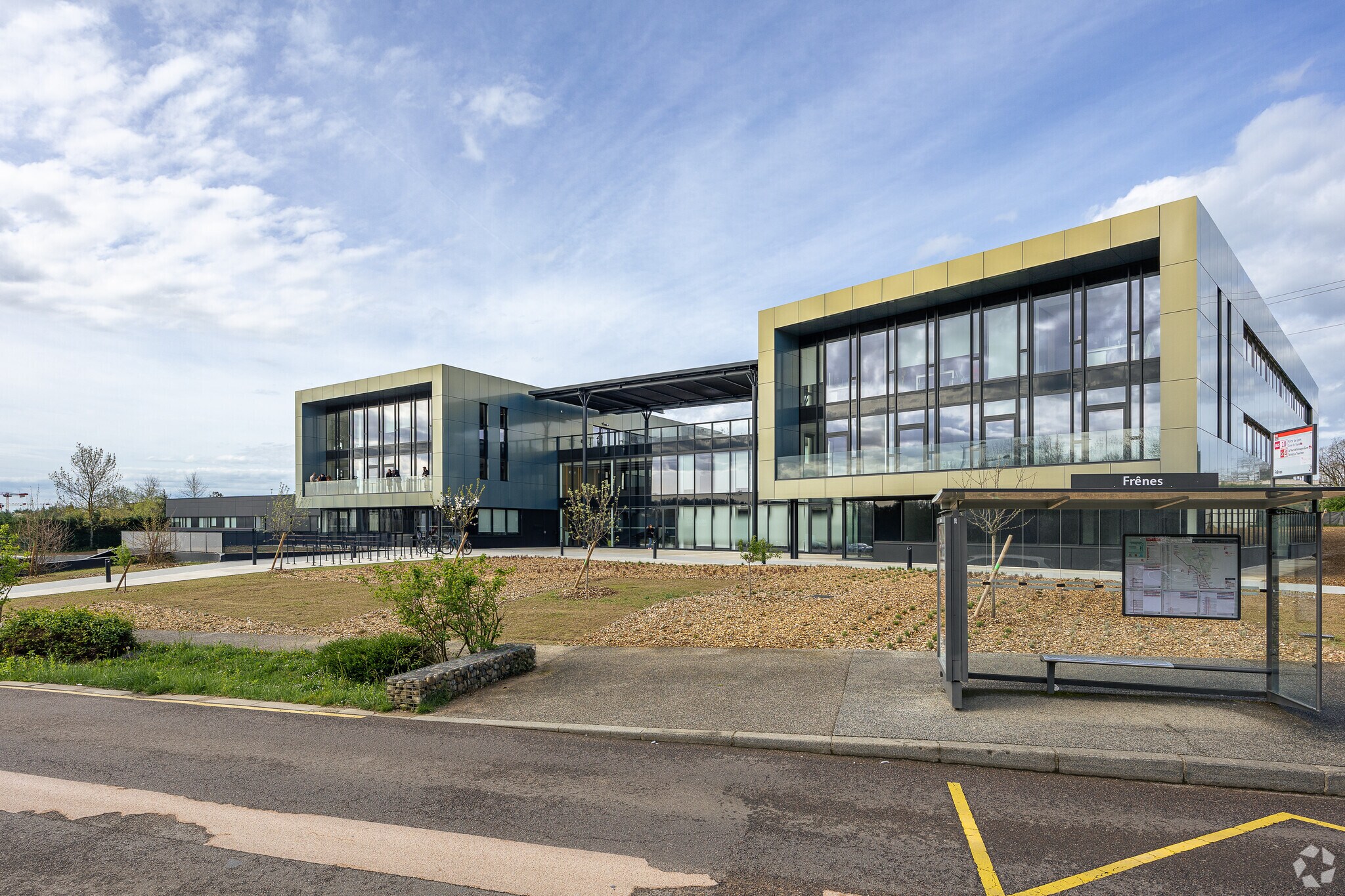 447 Chemin De La Bruyère, Limonest for sale Primary Photo- Image 1 of 4